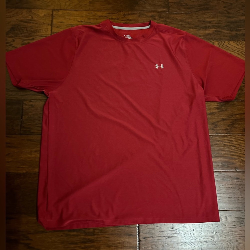 Men Under Armour XL Heatgear Tshirt. Red. Excellent condition